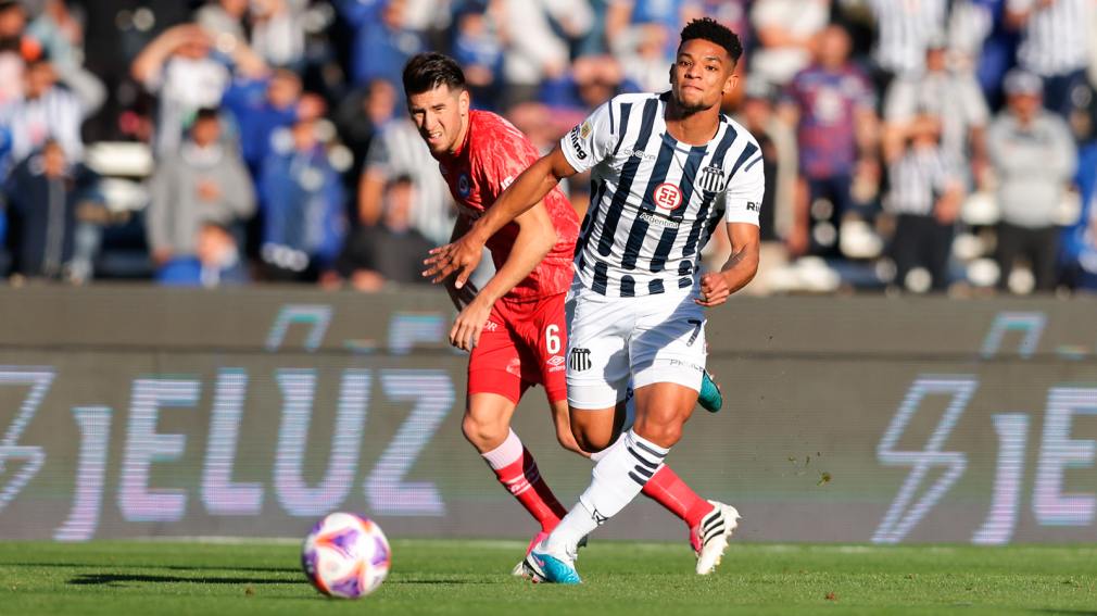 Talleres superó a Argentinos Juniors y achicó la diferencia con el líder de la Liga Profesional