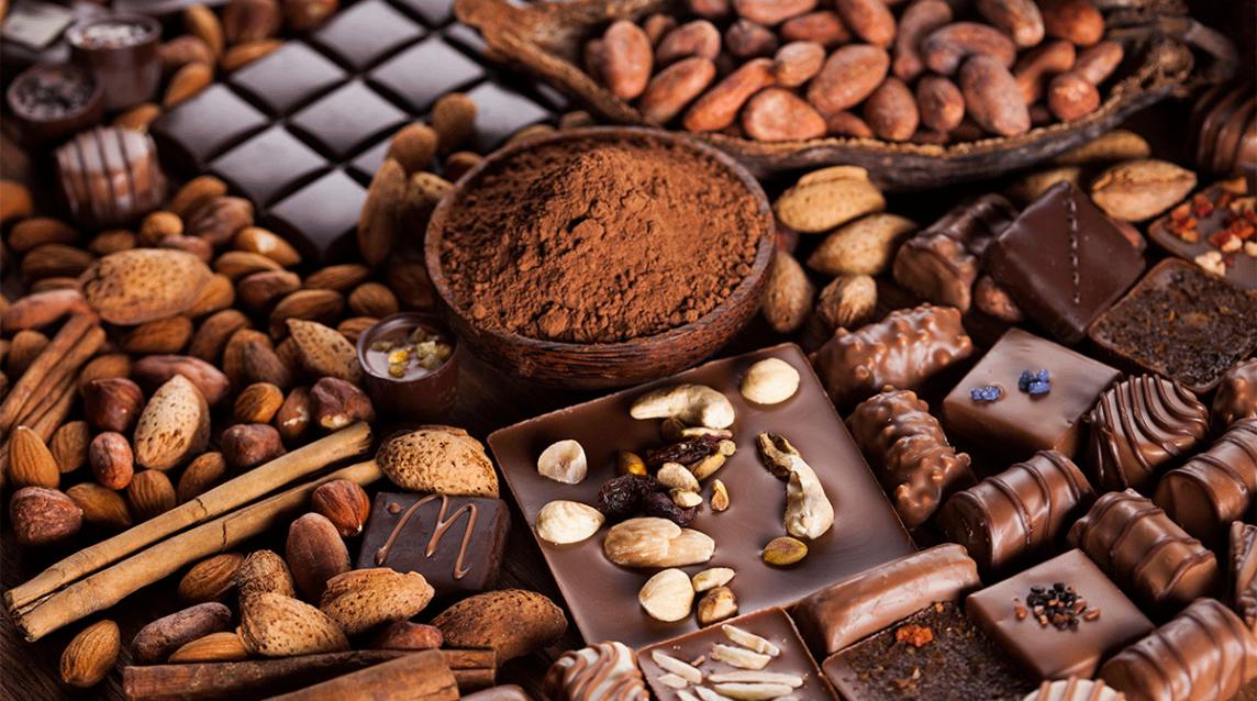 En repuesta a los aranceles de Trump el mayor productor de cacao amenazó con subir el precio