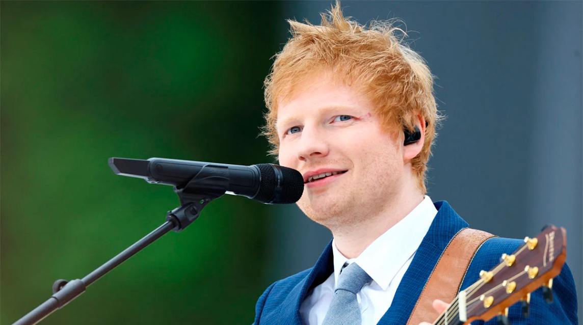 Ed Sheeran sorprendió a todos al estrenar una canción en plena calle, acompañado de un amplificador portátil