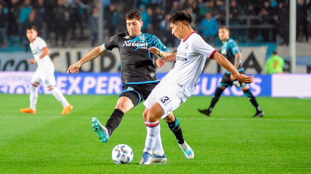Racing superó sobre la hora a Newell’s para treparse a la punta de la zona B