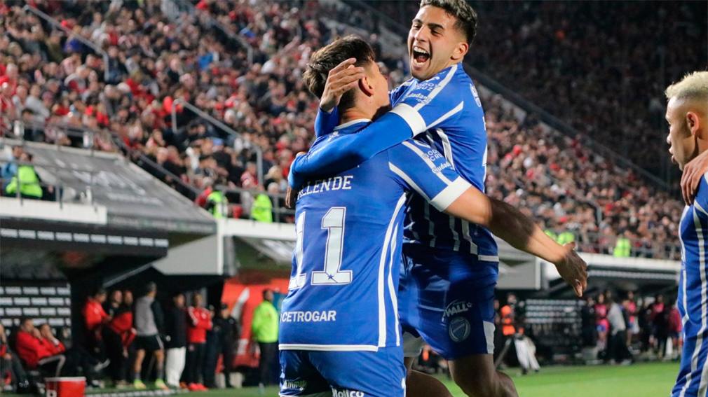 Godoy Cruz logró una gran victoria ante Estudiantes para treparse a la cima