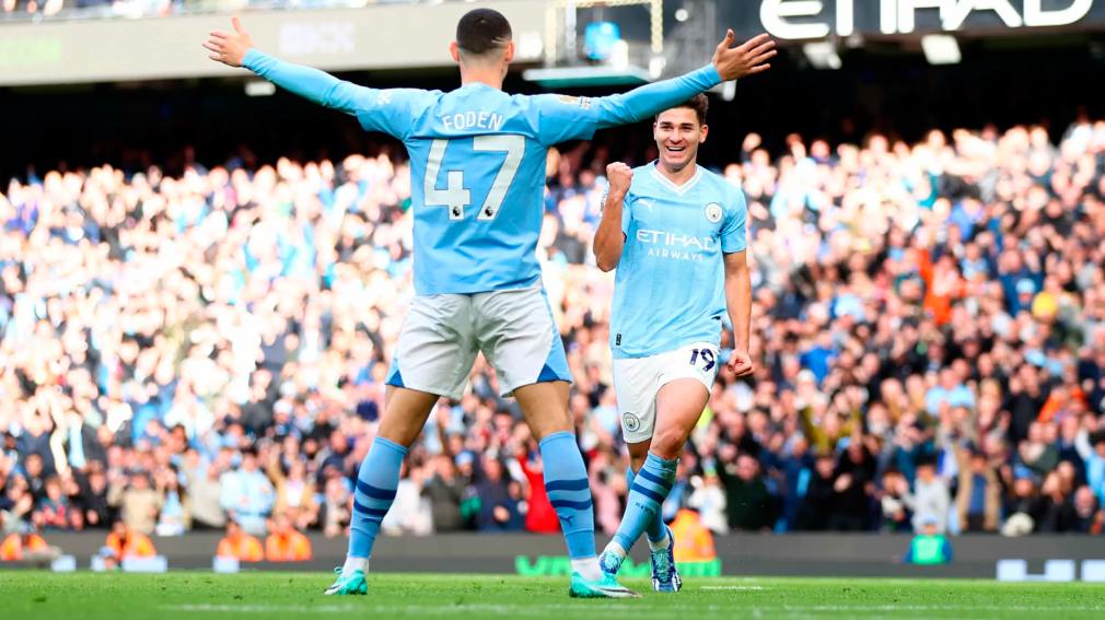 Julián Álvarez marcó para el Manchester City que venció al Brighton y es líder de la Premier League