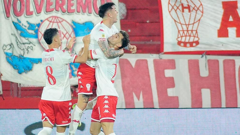 Huracán venció a Arsenal, aseguró su permanencia y alcanzó a River en la cima