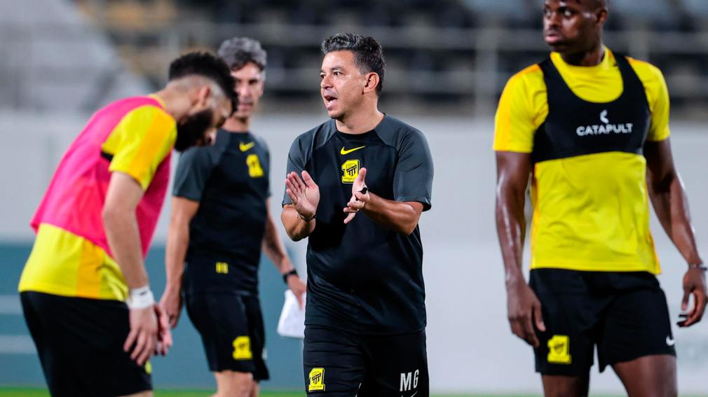 Gallardo tomó las riendas del Al-Ittihad y dirigió su primera práctica en Arabia Saudita