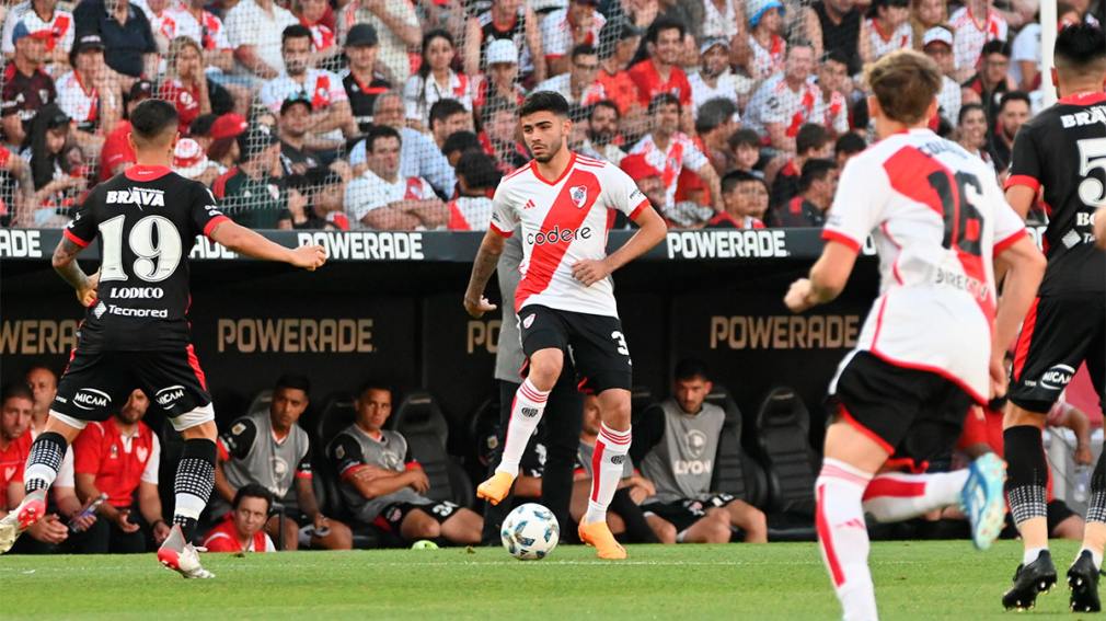 River se clasificó a los cuartos de final con un deslucido empate ante Instituto