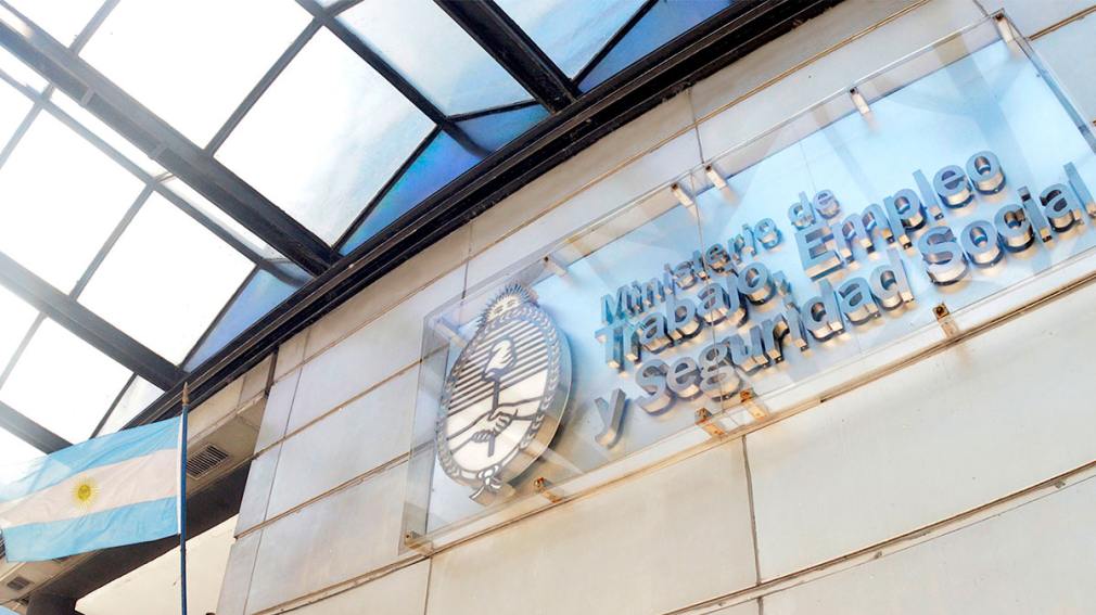 Gremios reclaman que el salario mínimo llegue a $600.000 a horas de una reunión con el Gobierno