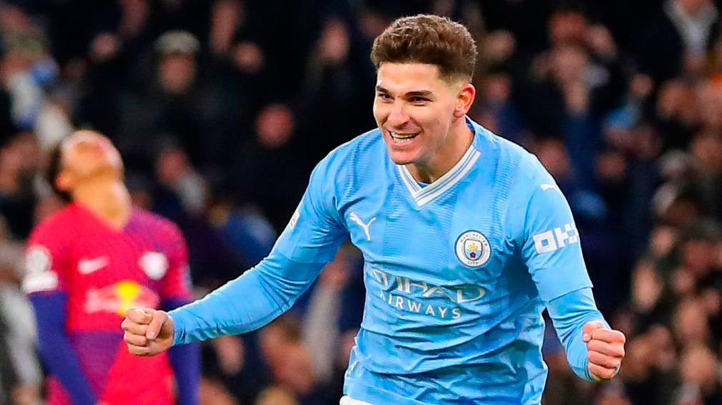 Julián Álvarez le dio la victoria al Manchester City para asegurar el primer puesto de su grupo en la Champions League