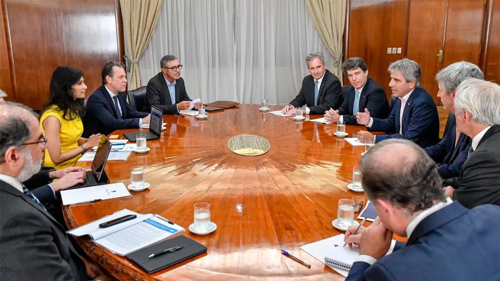 El FMI aprobó la revisión técnica de la Argentina y se abre la puerta a un nuevo desembolso