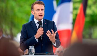 Macron promete memoria, pero niega justicia