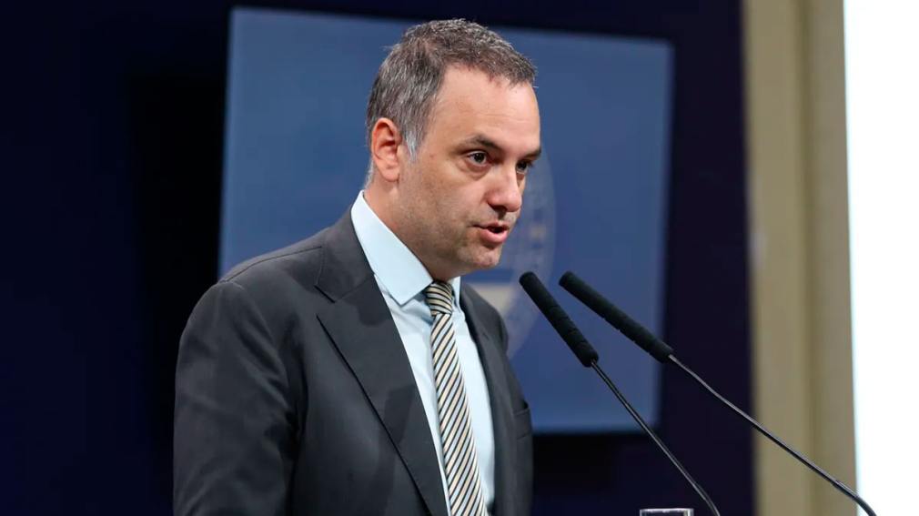 Adorni sostuvo que la gestión de Milei está 'abierta a la discusión', pero 'no negociará el déficit cero'
