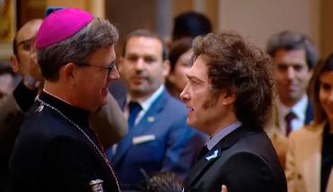 “En cada 25 de Mayo se repiten las mismas escenas con distintos gobiernos”