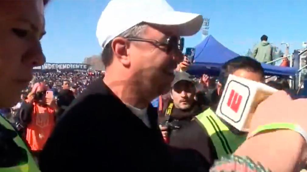 VIDEO: “Volvé Muñeco”, el pedido de los hinchas de River a Gallardo en Mendoza