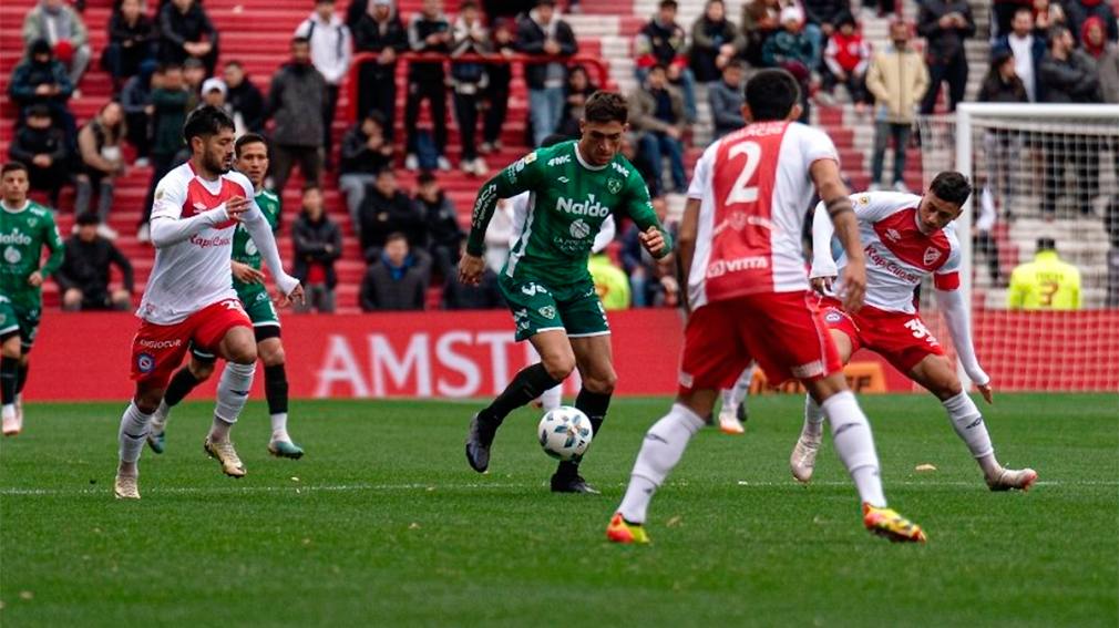 Argentinos Juniors y Sarmiento quedaron a mano en La Paternal