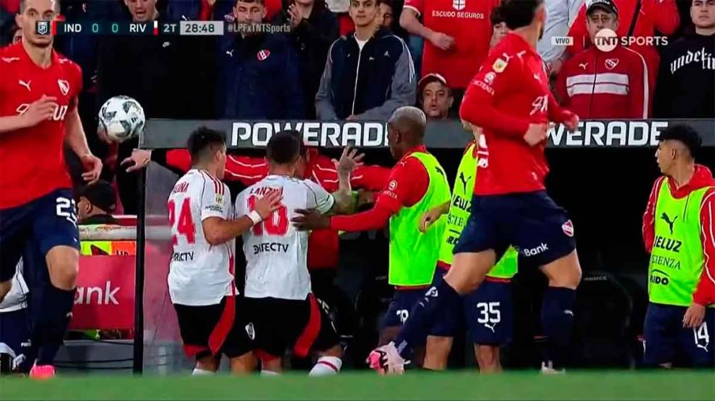 Clima caliente en Avellaneda: así fue la pelea entre los jugadores de River e Independiente