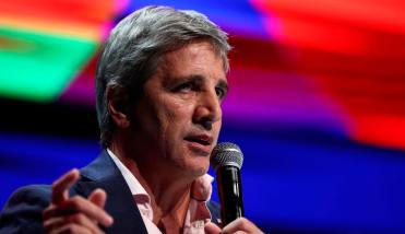 Caputo volvió a defender el plan para los dólares “del colchón”: “Fomenta la formalidad”