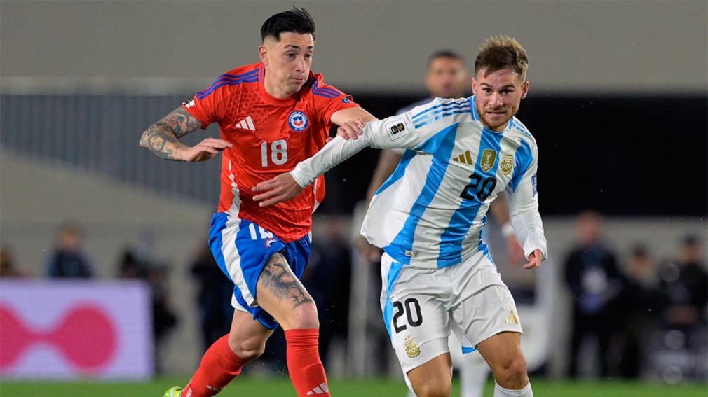 Argentina no extrañó a Messi y festejó ante Chile con una goleada para afianzarse como líder