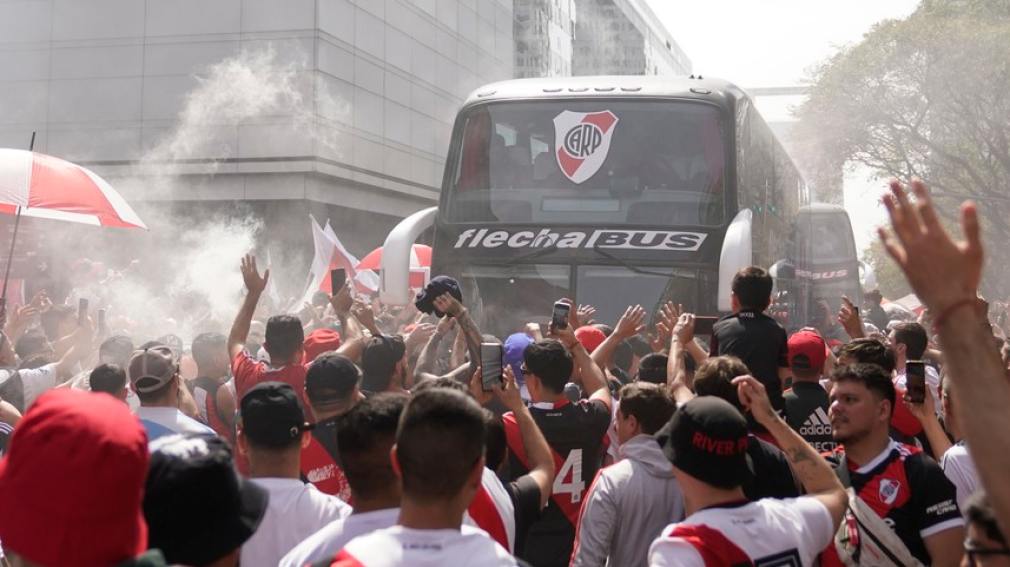 Pasión millonaria: impresionante banderazo de los hinchas de River antes del Superclásico