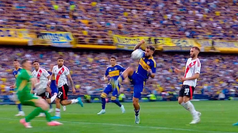 ¿Fue mano? El agónico gol anulado de Milton Giménez para Boca en el Superclásico