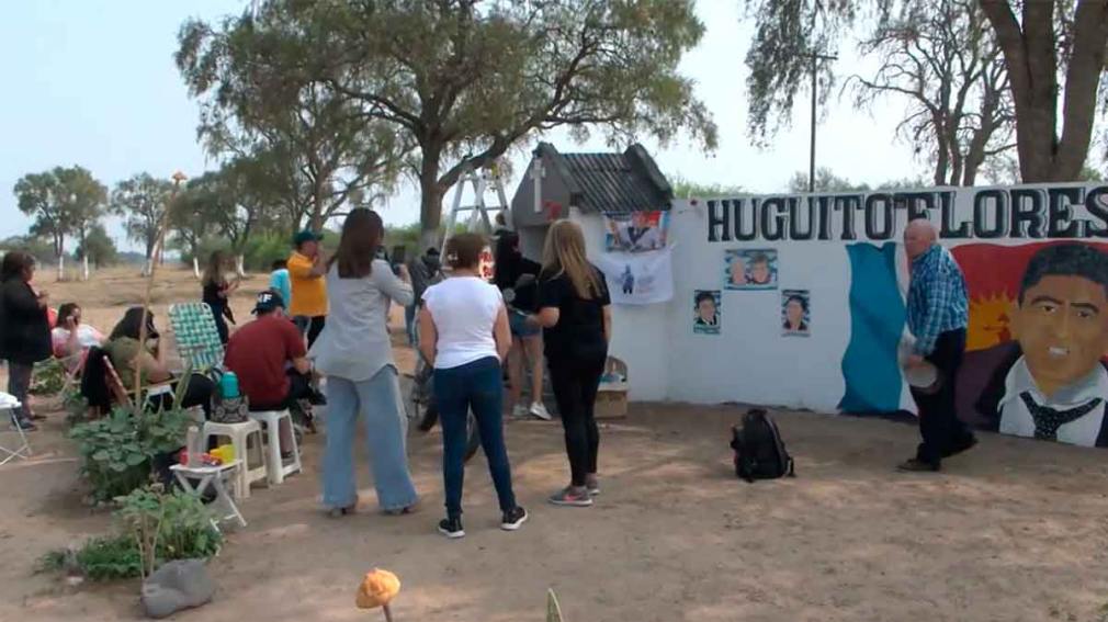 Familiares y fans realizaron un emotivo homenaje a Huguito Flores en Garza