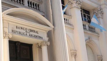 El Gobierno firmó el decreto para transformar el Banco Nación en sociedad anónima