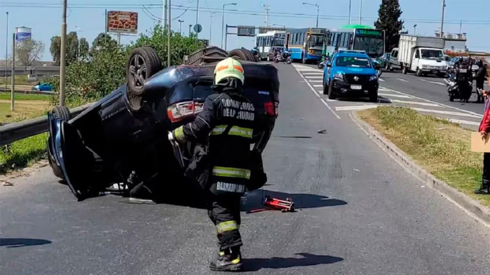 Impresionante choque múltiple en la General Paz: una decena de autos involucrados y al menos 10 heridos