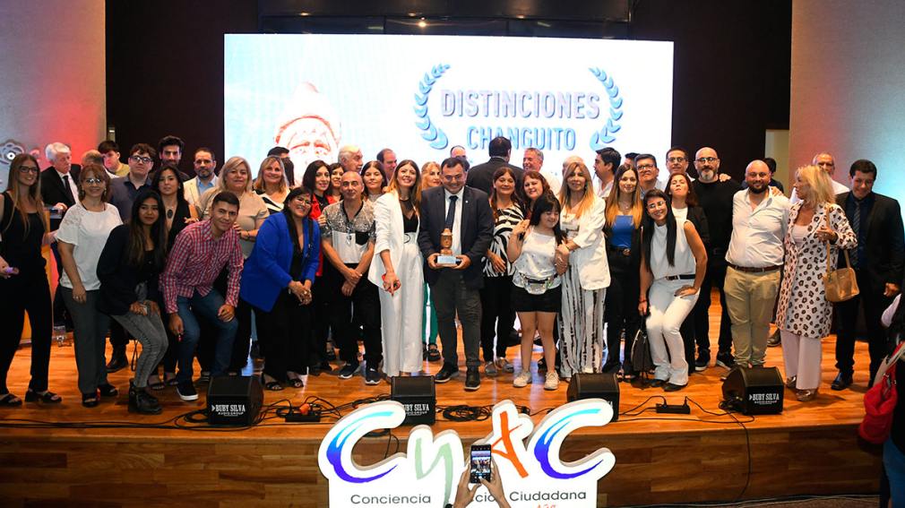Premios Changuito CyAC 2025: Celebrando el Talento y la Dedicación de Santiagueños Destacados