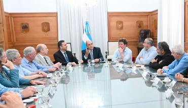 El Gobierno busca darle prioridad a la reforma laboral en el Congreso y planea convocar a la CGT para negociar