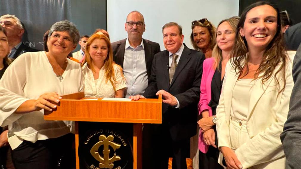 Diputados recibieron a González Urrutia y respaldaron su asunción en Venezuela