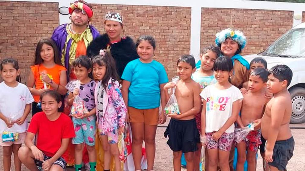 Los Reyes Magos llegaron a Añatuya y entregaron regalos a los niños