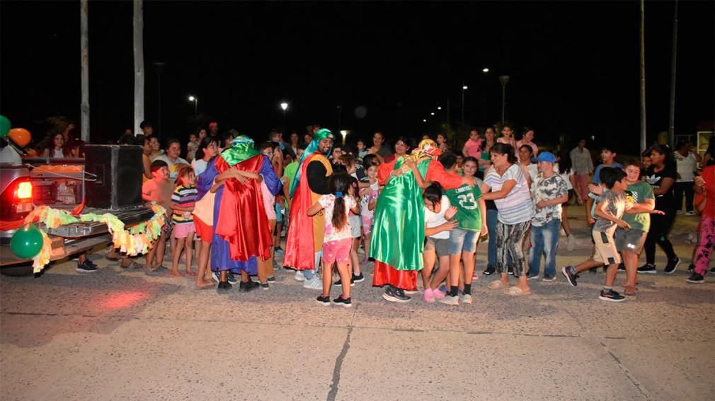 Los Reyes Magos brindaron alegría y regalos para niñas y niños de Colonia El Simbolar