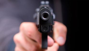 Reconoció a uno de los delincuentes: quisieron robarle la moto usando un arma de fuego