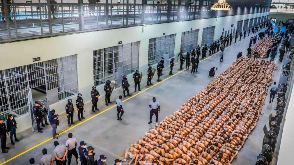 Bukele ofreció recluir en la megacárcel de El Salvador a peligrosos criminales enviados desde Estados Unidos