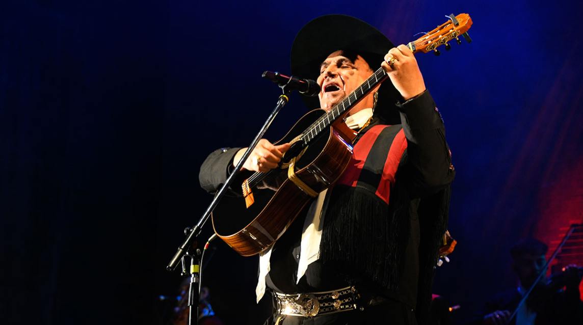 El Chaqueño Palavecino cerró el Festival de Sumampa con un espectacular show