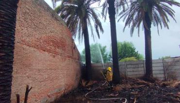 Sofocaron un feroz incendio que se desató en el patio de una casa de la calle Islas Malvinas