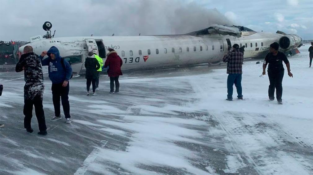 El diseño de los asientos: la clave para la superviviencia de los pasajeros del avión que volcó al aterrizar en Toronto