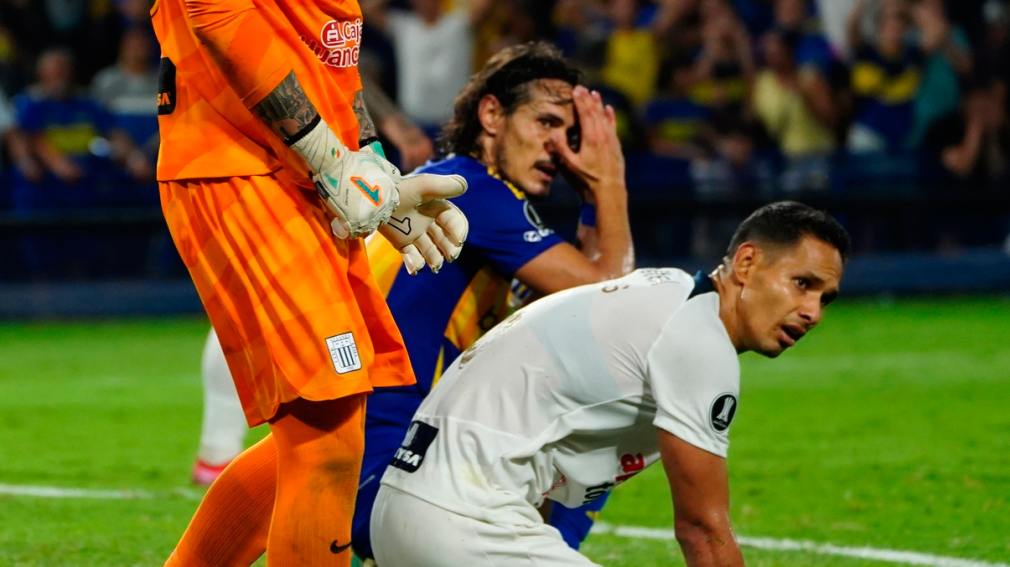 Video: Cavani tuvo la clasificación en sus pies pero falló un gol increíble sobre la hora
