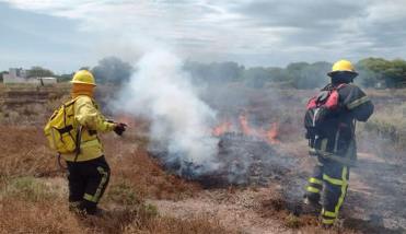 Incendio en un terreno baldío puso en alerta a vecinos de Añatuya