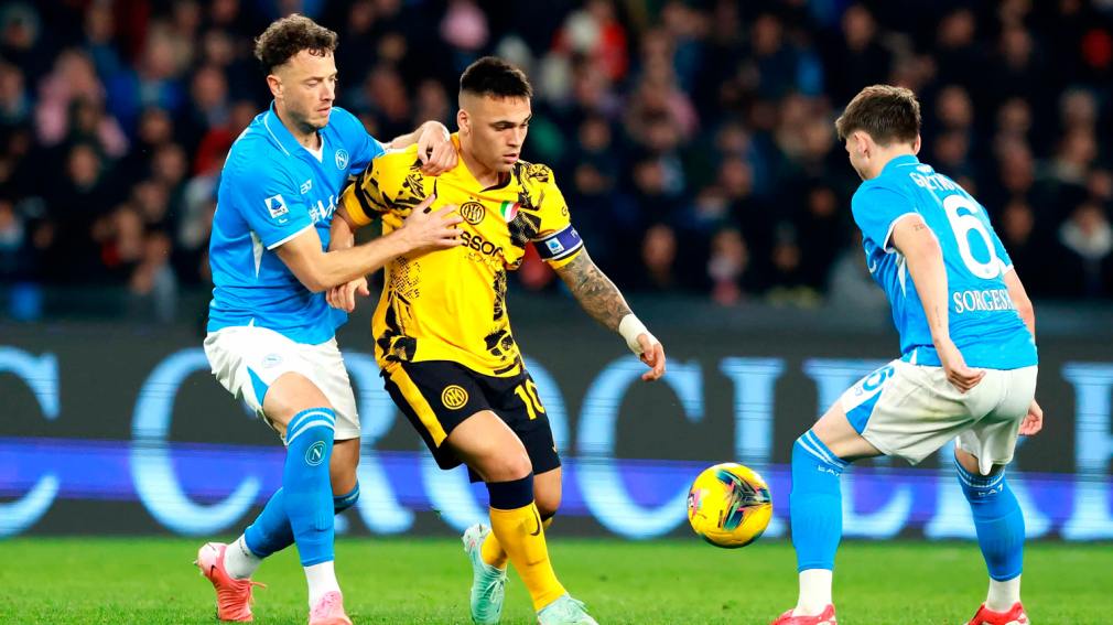 El Inter de Lautaro Martínez dejó escapar el triunfo ante el Napoli, pero sigue en la cima