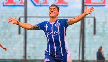 Godoy Cruz levantó cabeza con una agónica victoria ante Barracas Central