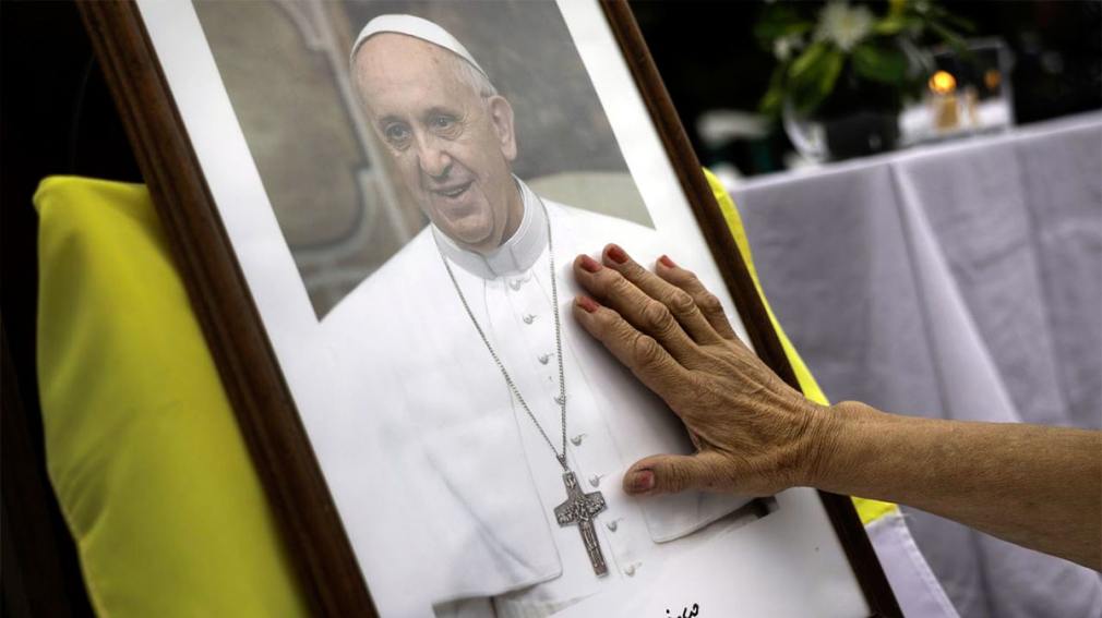 'El Papa comenzó a responder a la terapia antibiótica de forma contundente por primera vez'