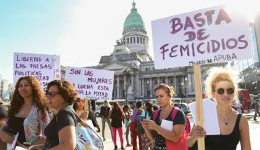 El duro mensaje del Gobierno por el 8M: imágenes de Fabiola Yáñez, polémica por “oficinas de lujo” y críticas a la agenda woke
