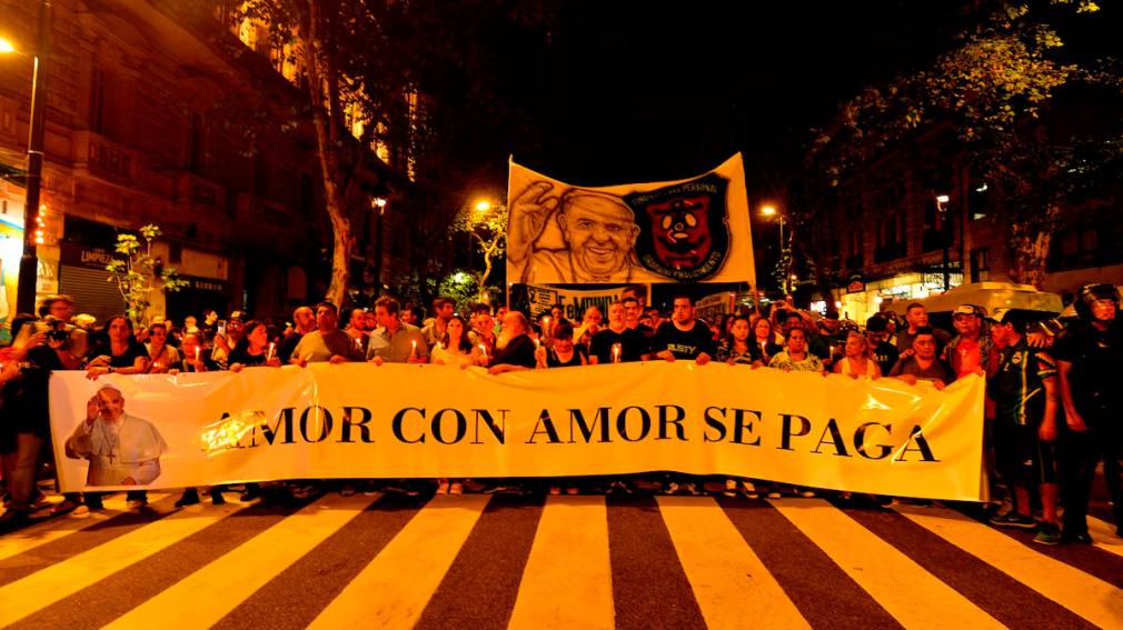 Los movimientos populares marcharon pidiendo por la salud del Papa