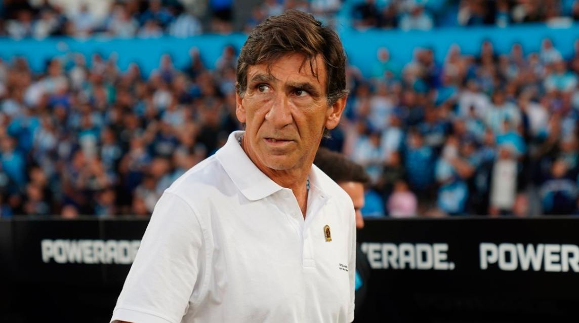 Racing va por más: Costas quiere refuerzos de jerarquía y apunta a tres figuras del fútbol argentino