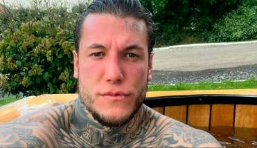 Alex Caniggia confirmó su separación y subió una selfie hot celebrando su soltería