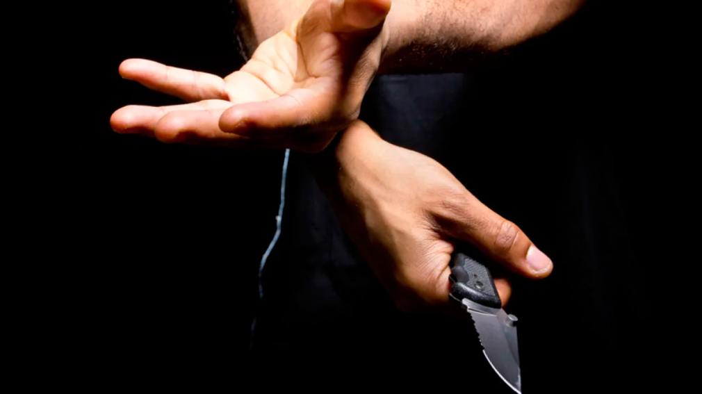 Buscan a sujetos encapuchados que protagonizaron un violento asalto