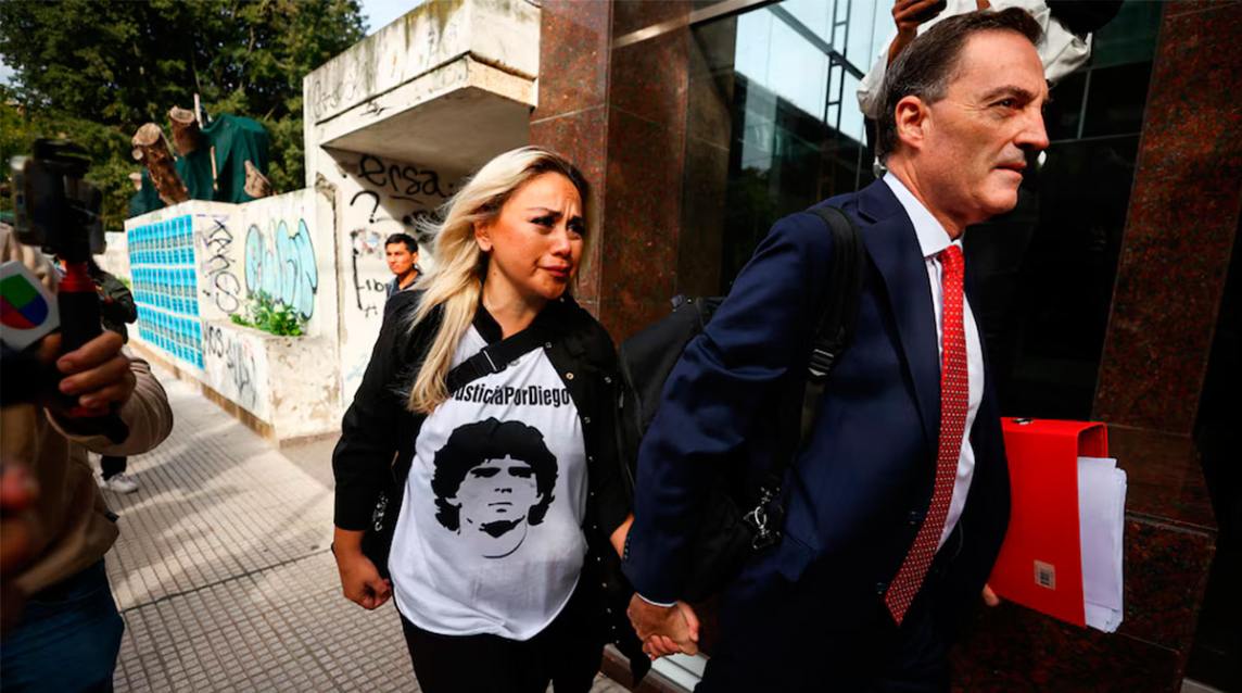 Verónica Ojeda estalló contra la psiquiatra Cosachov en el inicio del juicio por la muerte de Maradona