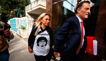 Verónica Ojeda estalló contra la psiquiatra Cosachov en el inicio del juicio por la muerte de Maradona