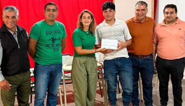 Alumnos de la EFA y del Colegio Secundario San Isidro Labrador de Forres recibieron tablets