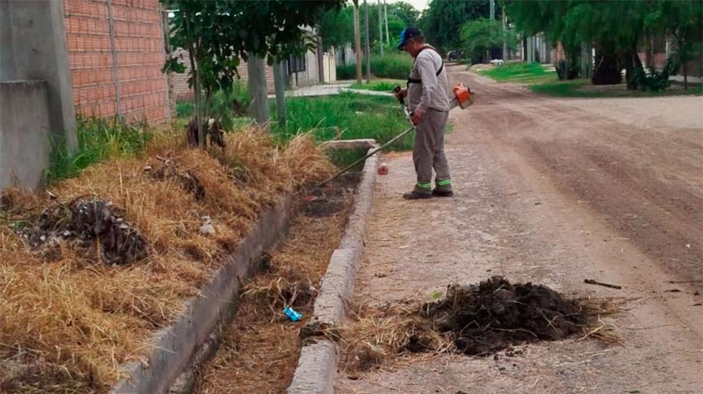 La Municipalidad de La Banda realizó limpieza del sistema de canaletas pluviales del barrio Tabla Redonda