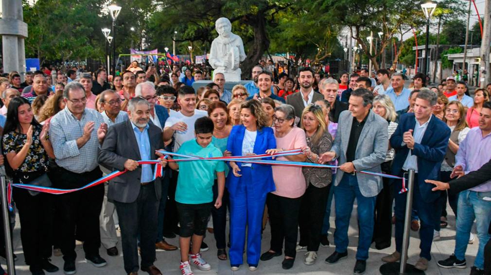 La intendente inauguró la renovada plazoleta El Vidalero del barrio Tradición